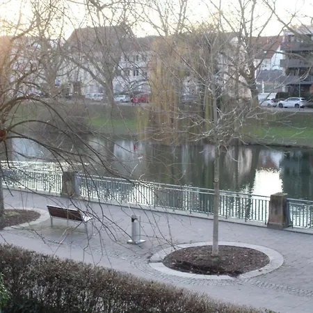 Schickes An Der Neckarpromenade